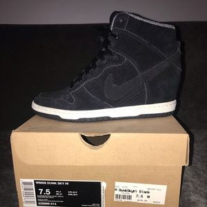 Mike Women’s Dunk Sky Hi Black Suede 7.5